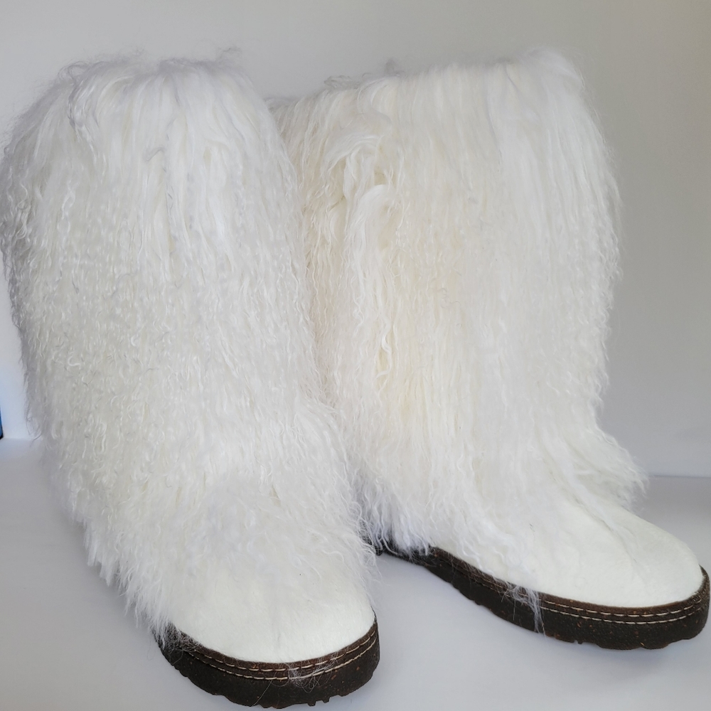 NWT Bearpaw Boetis II Fur Boot